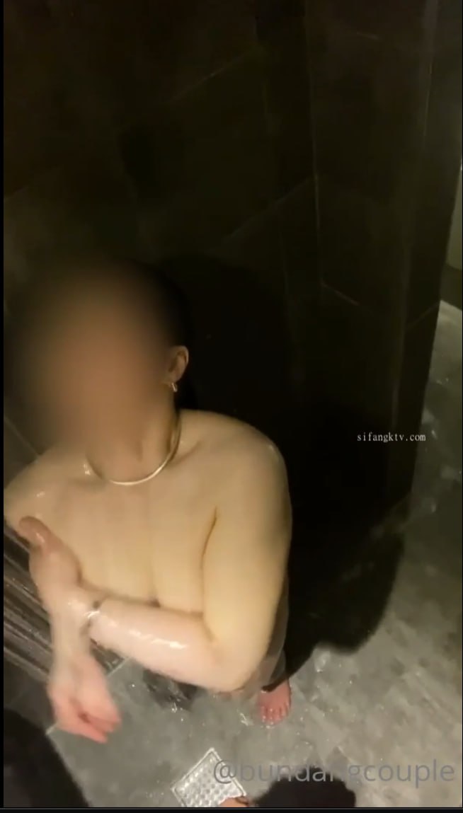 中年大叔约炮高颜值校花啪啪，各种角度猛操极品嫩穴特写无套抽插